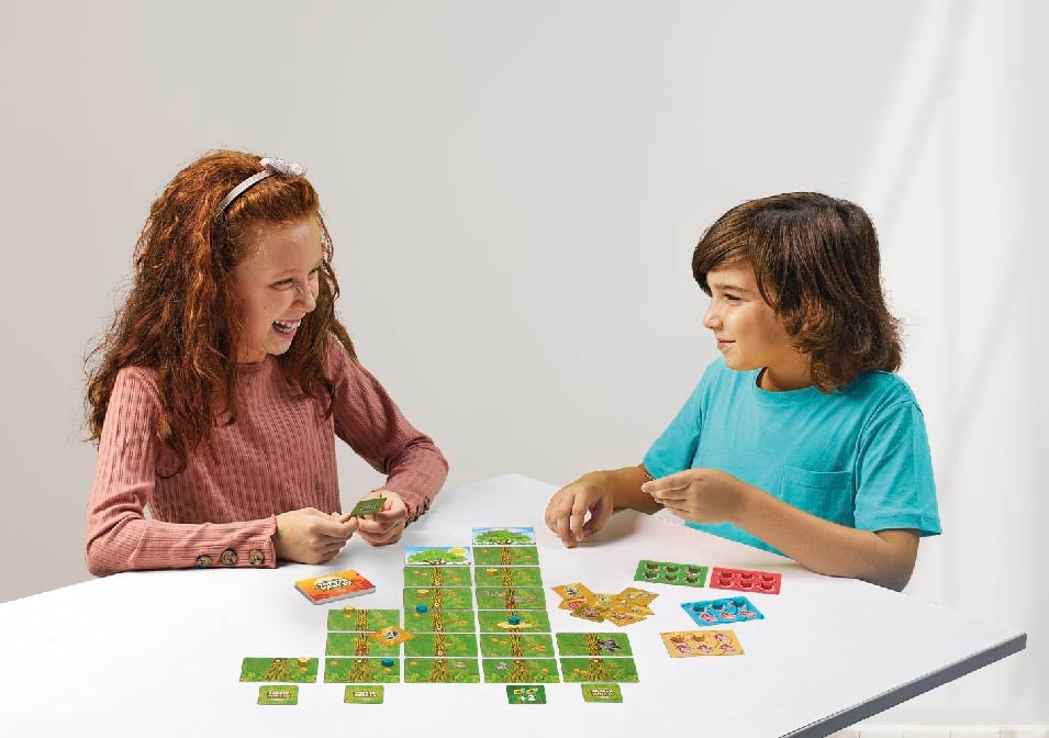 white-blank-concrete-wall-mockup-with-wooden-floor 2-01